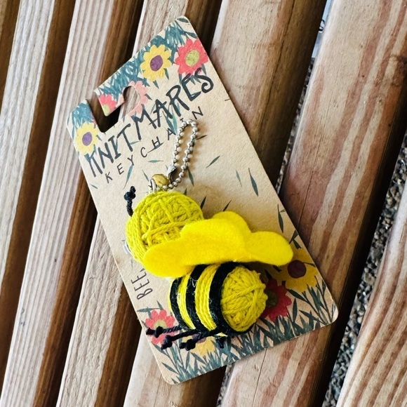 Knitmares Keychain Bumble Bee Bumblee Knit Key Chain New Purchase Charm Buzz - Picture 4 of 9